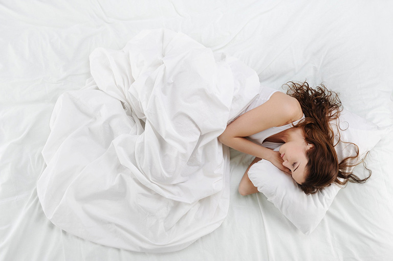 Tư thế ngủ giúp ổn định cột sống, giảm đau lưng thoát vị đĩa đệm