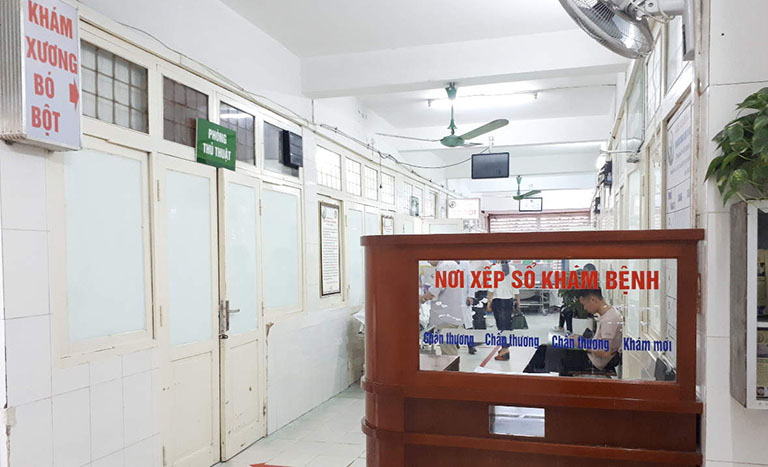 Quy trình thăm khám và chỉ định mổ thoát vị đĩa đệm ở Bệnh viện Việt Đức
