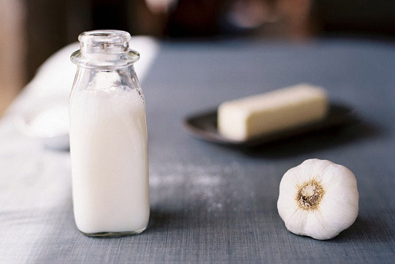Sữa tỏi có tác dụng giải nén và giảm đau dây thần kinh tọa