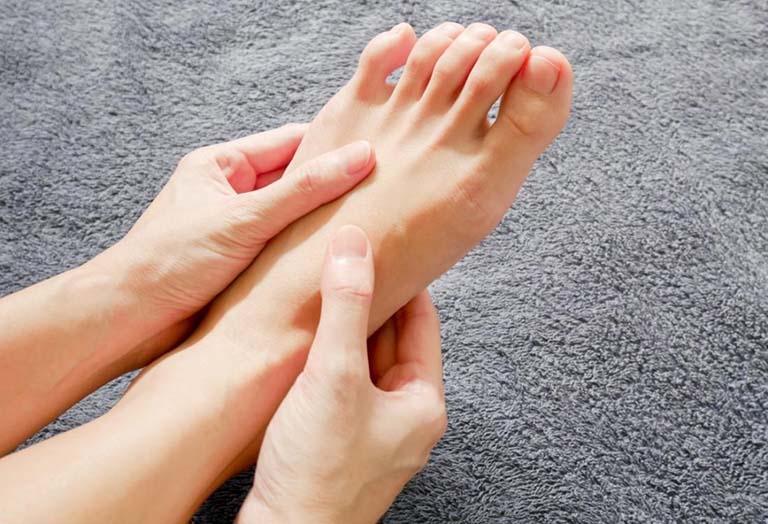 cách chữa tê bì chân tay tại nhà