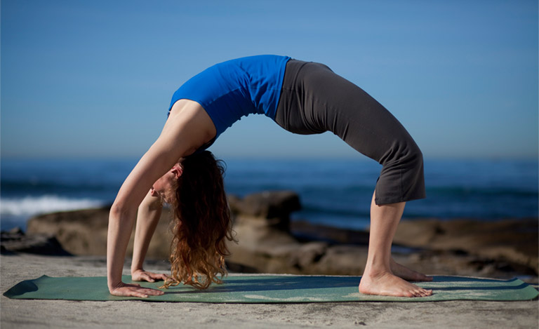 yoga trị đau lưng tại nhà