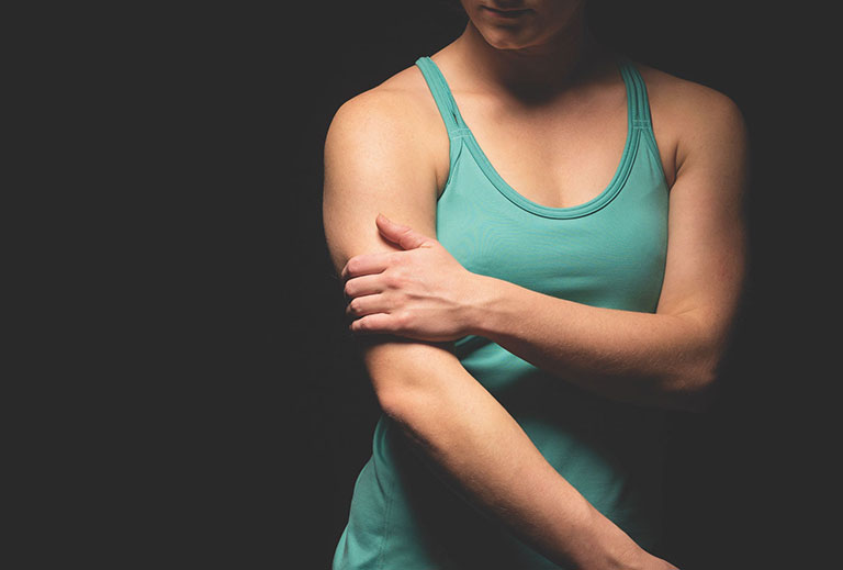 đau nhức cánh tay phải là bệnh gì