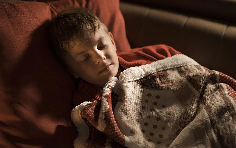 thiếu canxi ở trẻ gây khó ngủ
