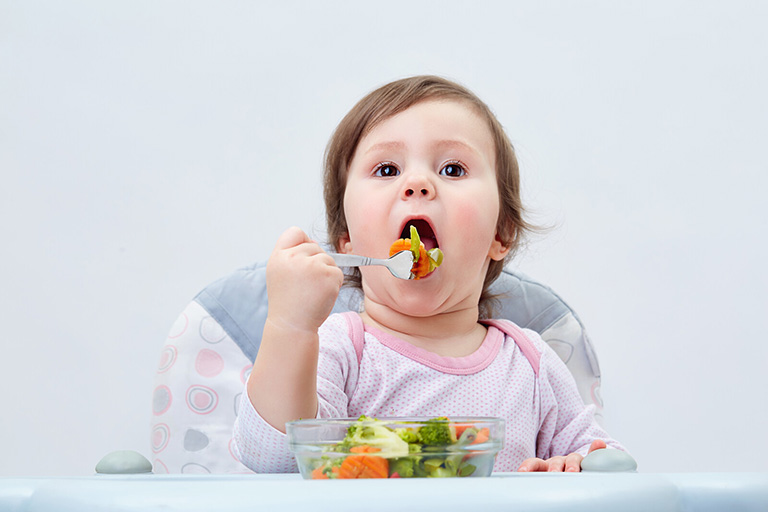 Tăng cường bổ sung dinh dưỡng cho trẻ