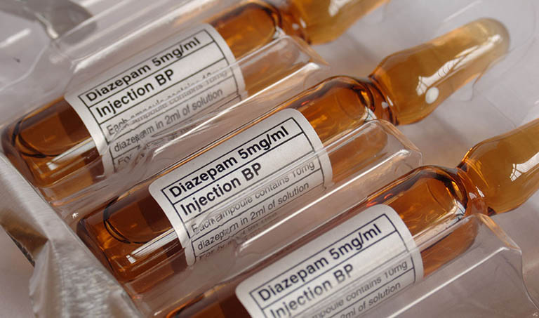 Sử dụng thuốc Diazepam đặt hậu môn hoặc tiêm tĩnh mạch đối với trường hợp co giật do nhiễm độc