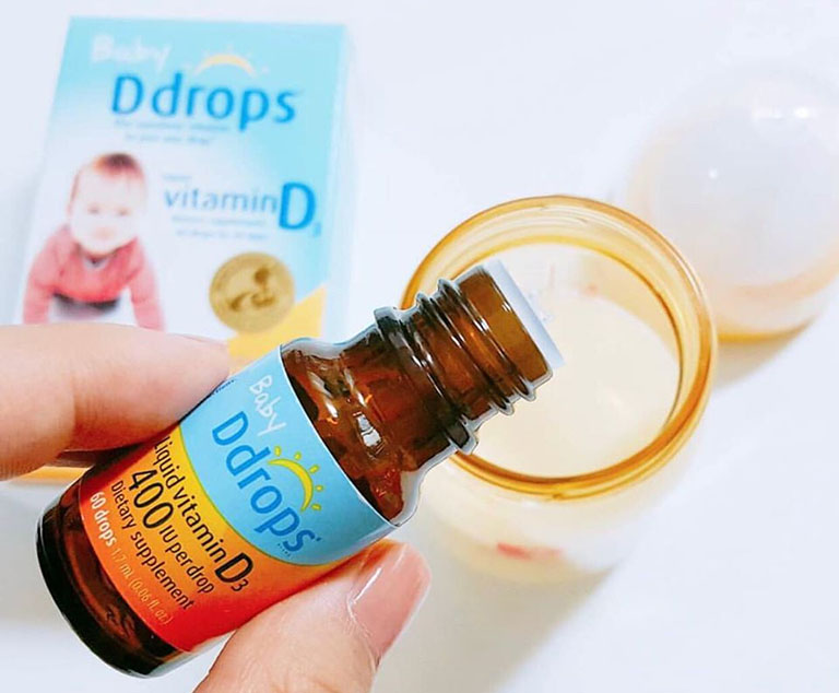 Uống sản phẩm Baby D drops Vitamin D3 mỗi ngày 1 giọt