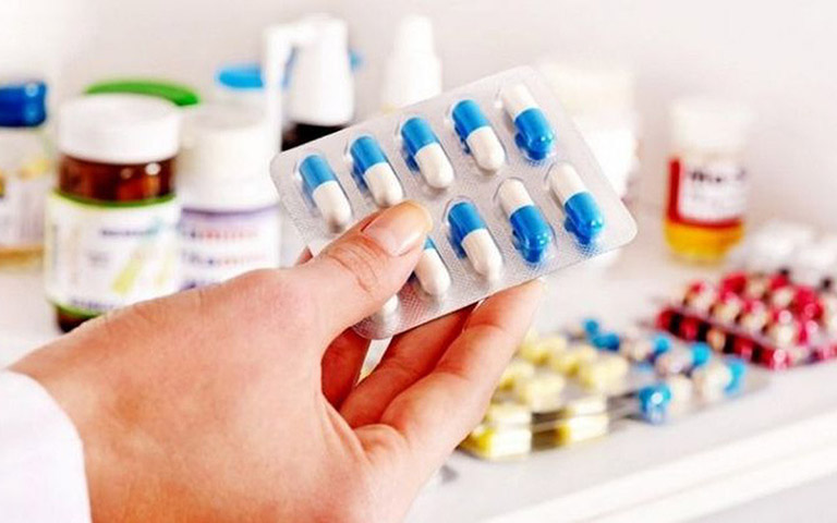Dùng thuốc Acetaminophen hoặc thuốc chống viêm không steroid (NSAID)