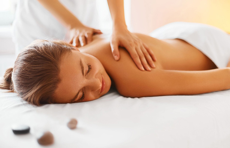 Cách massage giảm đau lưng cơ bản