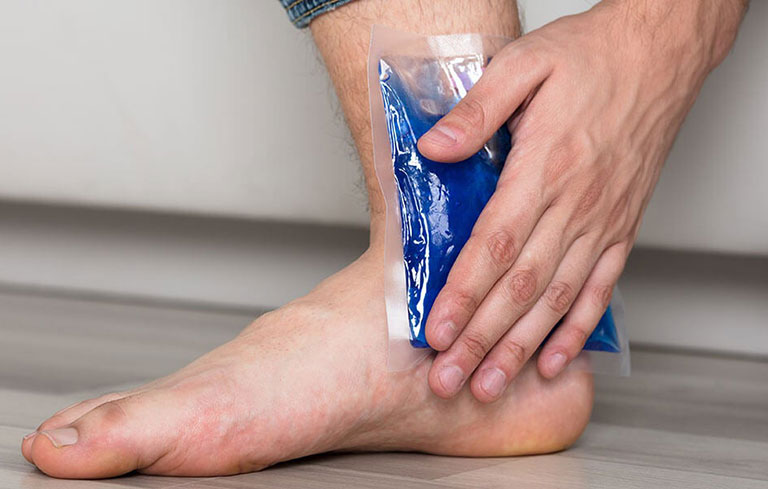 Cách điều trị viêm gân gót chân tại nhà