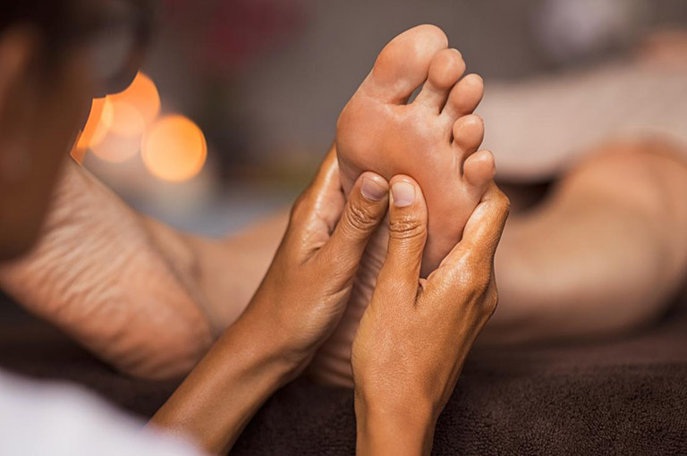 Massage lòng bàn chân