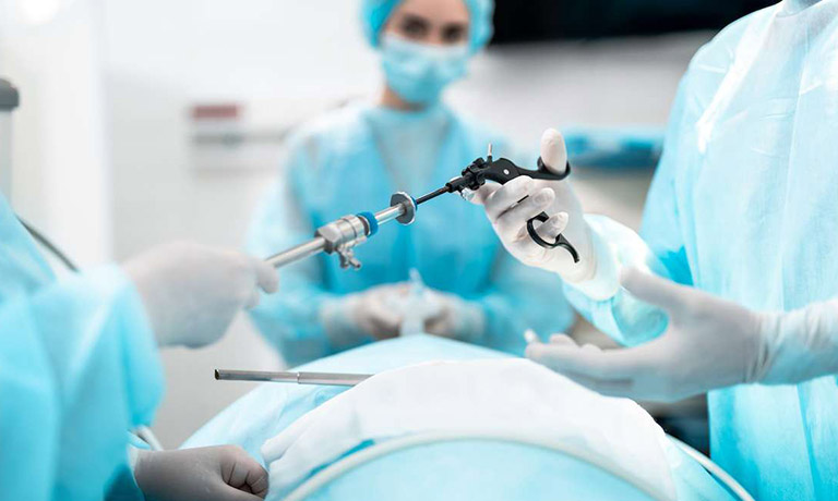 Phẫu thuật nội soi giải phóng lỗ liên hợp cột sống cổ