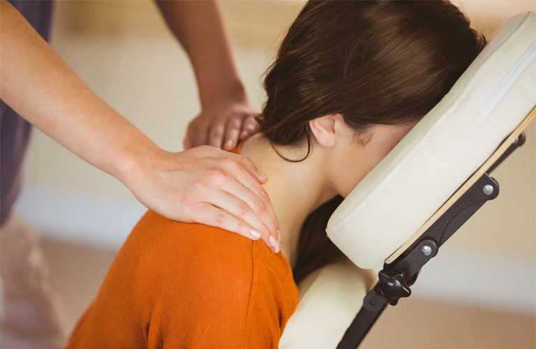 Massage trị liệu đau vai gáy TPHCM